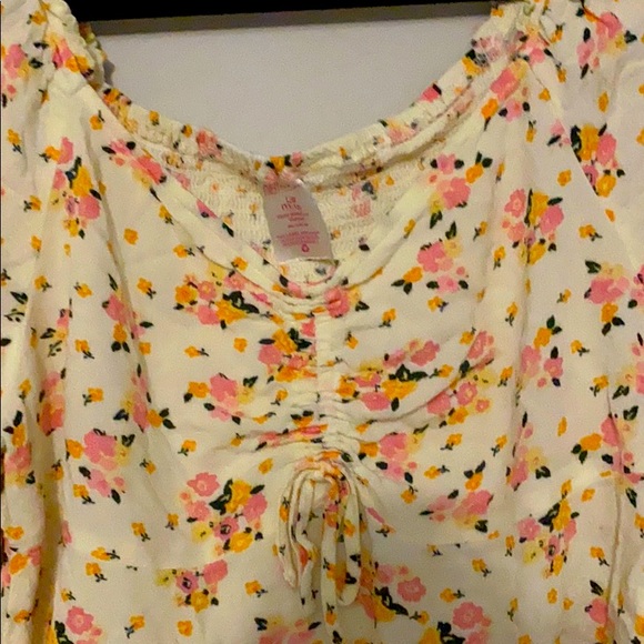 Floral Top - Picture 2 of 3